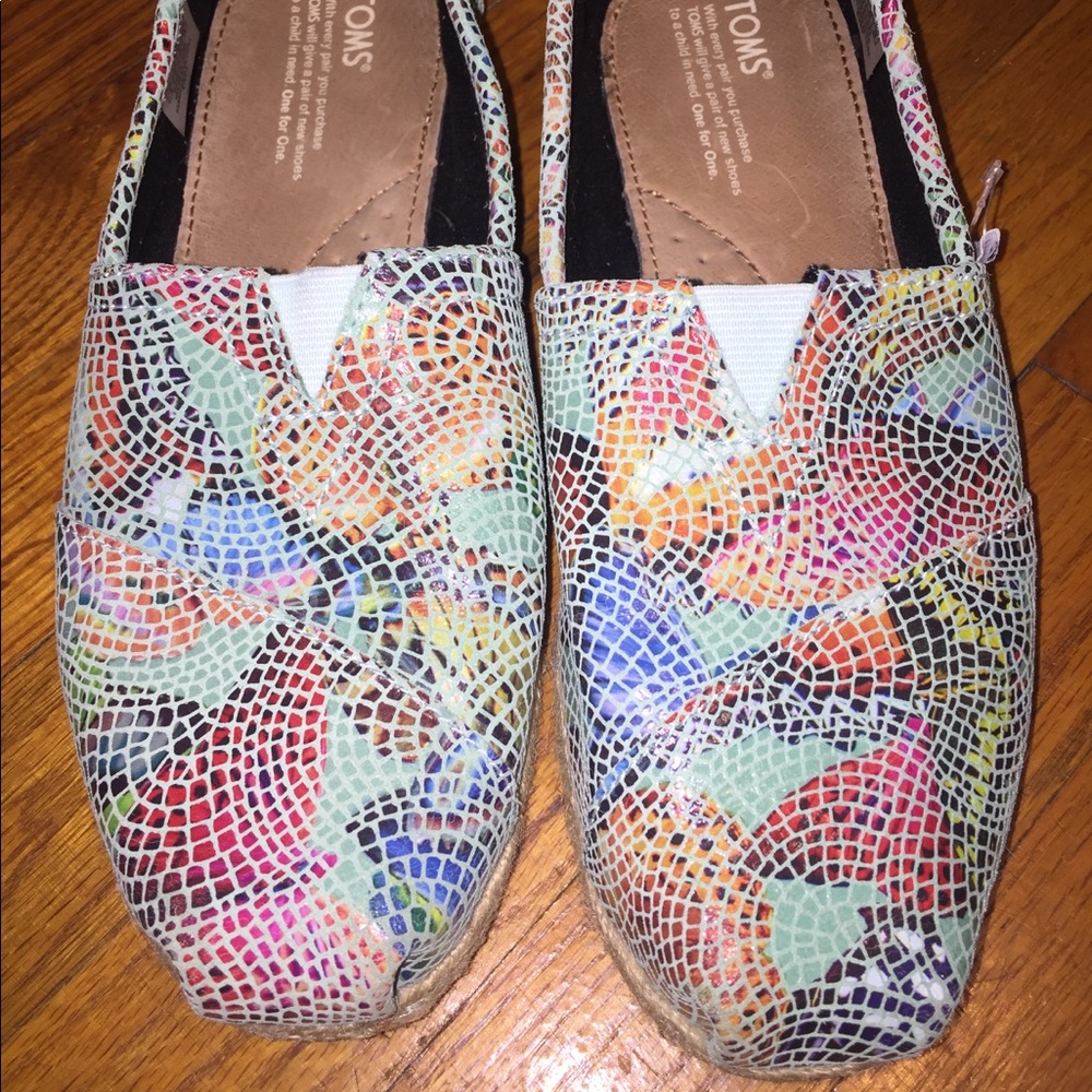 NWOT Blue Leather Mosaic Butterfly Toms sz 9